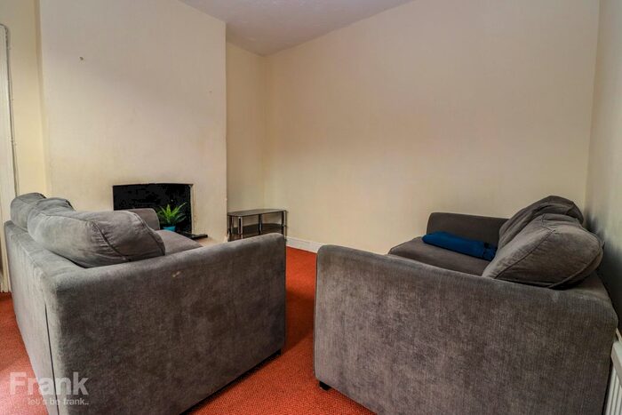 4 Bedroom Semi-Detached House To Rent In Newcombe Road, Southampton, SO15