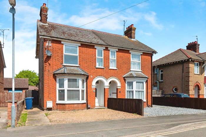 3 Bedroom Semi-Detached House For Sale In County Road, March, PE15