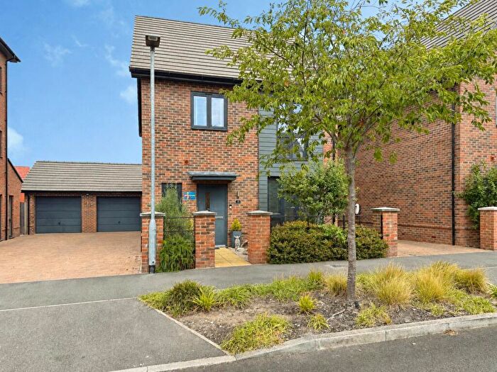 3 Bedroom Detached House For Sale In St. Marys Row, Crowthorne, Berkshire, RG45