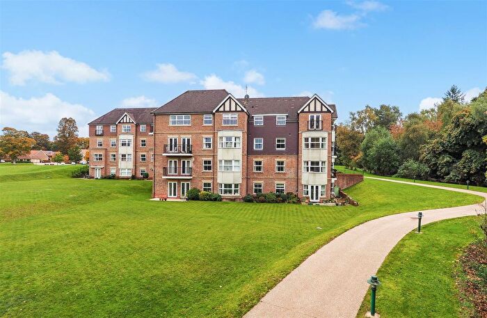 2 Bedroom Flat For Sale In Tudor Court, Liphook, GU30
