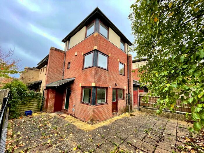 2 Bedroom Town House To Rent In Adelphi Street, Campbell Park, Milton Keynes, MK9