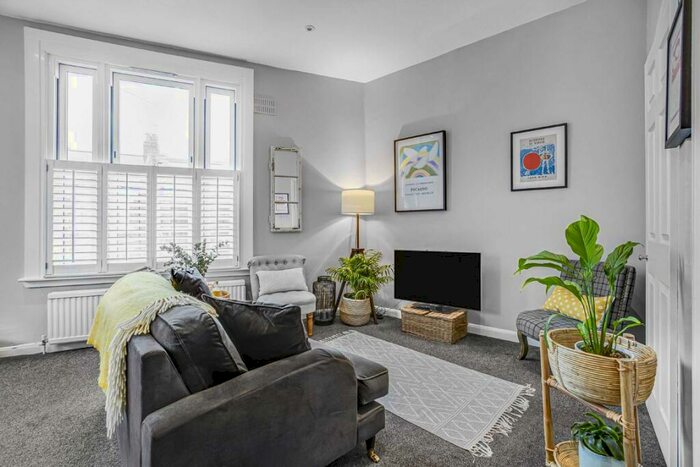 1 Bedroom Flat To Rent In Boundaries Road, Balham, SW12