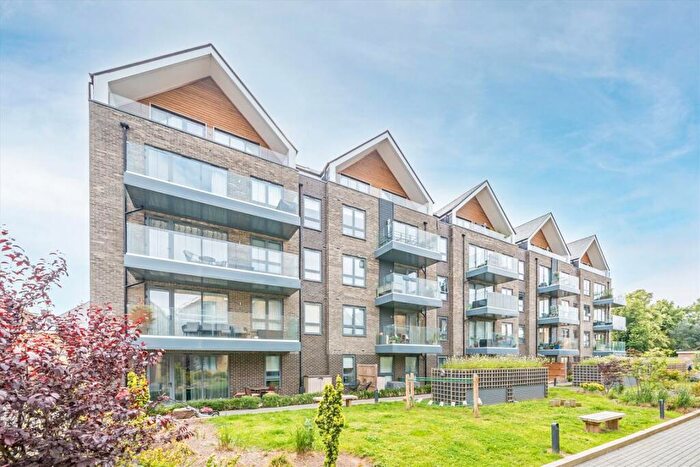 1 Bedroom Flat To Rent In Antoinette Close, Kingston Upon Thames, KT1