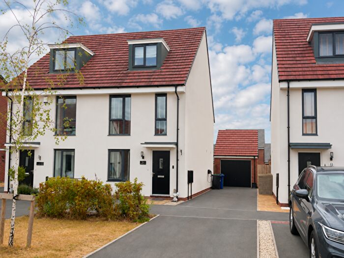 3 Bedroom Town House For Sale In Moorings Crescent, Stourbridge, West Midlands, DY8