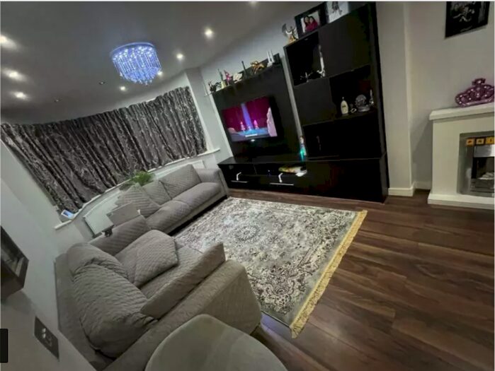 5 Bedroom Semi-Detached House To Rent In Kings Road, Harrow, Greater London HA2