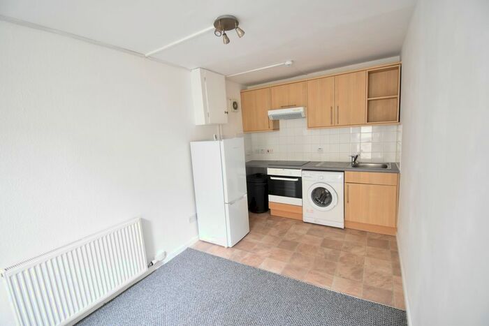 1 Bedroom Flat To Rent In Molesworth Road, Millbridge, Plymouth, PL1