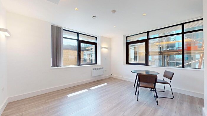1 Bedroom Flat To Rent In New Horizons Court, Brentford, TW8