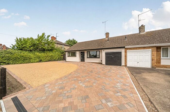 2 Bedroom Bungalow For Sale In Newton Road, Rushden, NN10