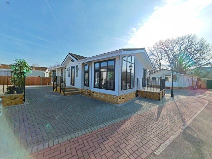 2 Bedroom Park Home For Sale In Main Street, Weybridge Park Estates, KT15