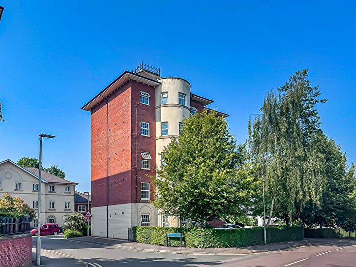 2 Bedroom Flat For Sale In Mayhill Way, Gloucester, GL1