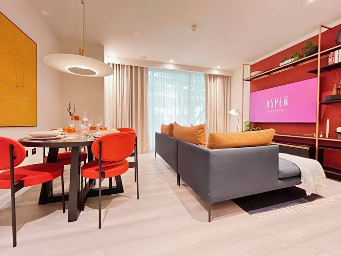 2 Bedroom Flat To Rent In Admirals Way, London, E14