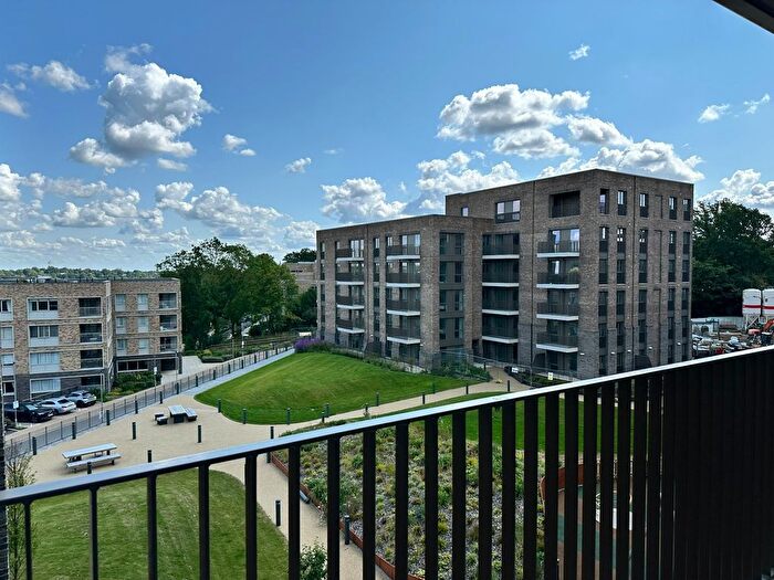 1 Bedroom Flat To Rent In Medawar Drive, Barnet, NW7