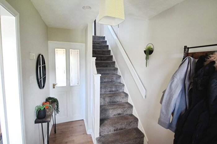 2 Bedroom Semi-Detached House For Sale In Ibbetson Road, Churwell, Morley, Leeds, LS27