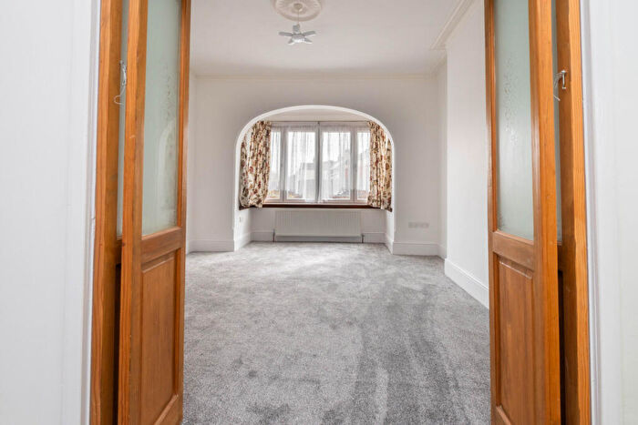 3 Bedroom Semi-Detached House To Rent In Park Lane, Carshalton, SM5