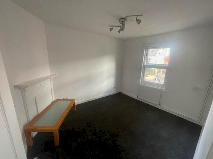 2 Bedroom Maisonette To Rent In Caversham Road, Reading, RG1