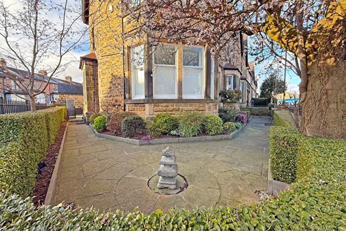 5 Bedroom End Of Terrace House For Sale In Kings Road, Harrogate, HG1