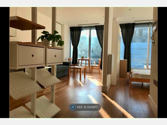 1 Bedroom Flat To Rent In Trinity Square -, Hounslow, TW3