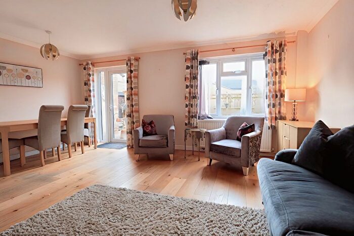 3 Bedroom Detached House For Sale In Burwell Meadow, Witney, OX28