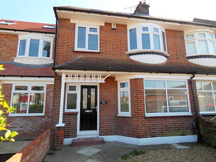 4 Bedroom House To Rent In Milroy Avenue, Northfleet, Gravesend, DA11