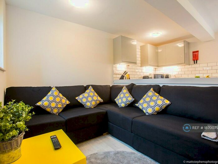 6 Bedroom Semi-Detached House To Rent In Hornby Road, Brighton, BN2