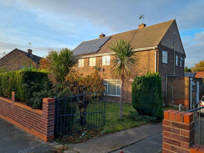 3 Bedroom Property To Rent In Clay Flat Lane, New Rossington, Doncaster DN11