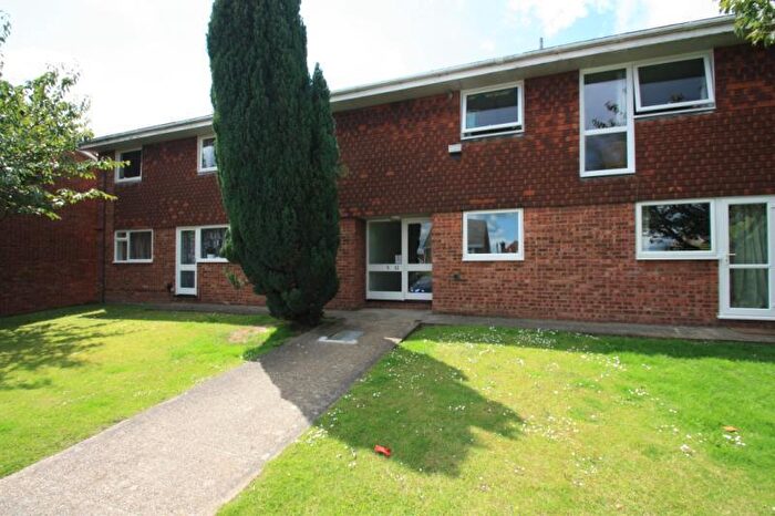 1 Bedroom Flat To Rent In Knaphill, GU21