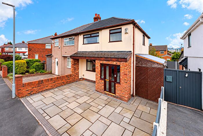 3 Bedroom Semi Detached House For Sale In Beechwood Grove, Prescot, L35