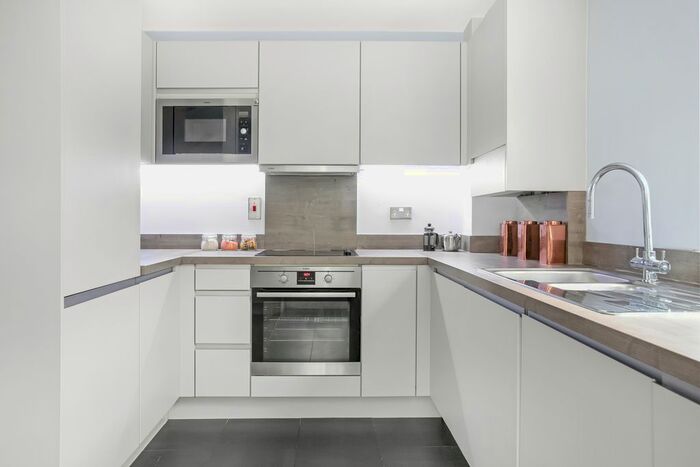 4 Bedroom Semi-Detached House To Rent In Gayfere Place, South Norwood, SE25