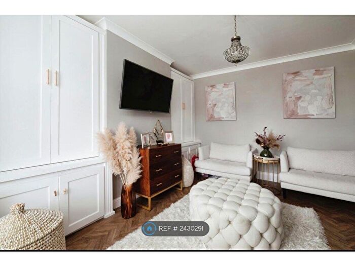 4 Bedroom Semi-Detached House To Rent In Pettits Lane, Romford, RM1