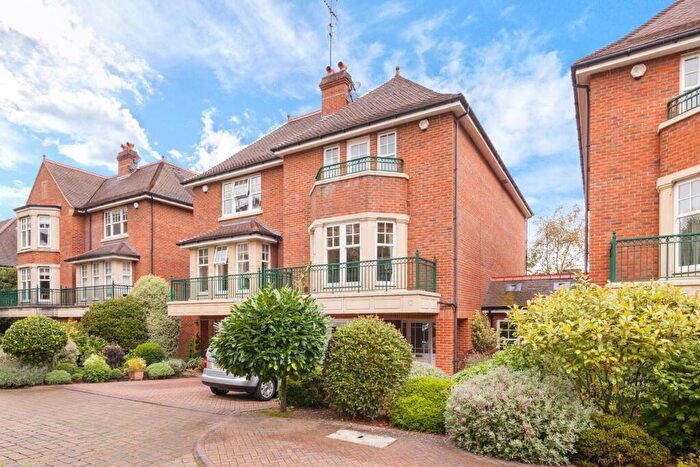 5 Bedroom Semi-Detached House To Rent In Mountview Close, Hampstead, NW11