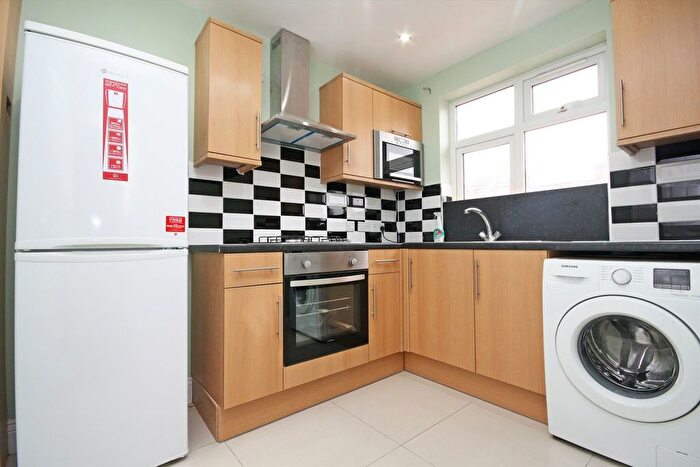 1 Bedroom Flat To Rent In Cromwell Road, Hounslow, TW3