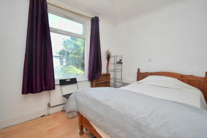 2 Bedroom Flat To Rent In Brockley Road, London, SE4