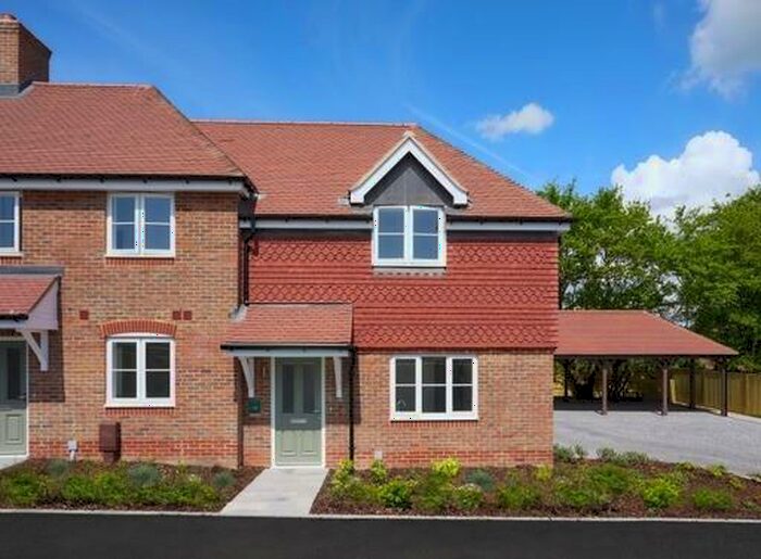 2 Bedroom End Of Terrace House For Sale In Bentwood Way, PO18