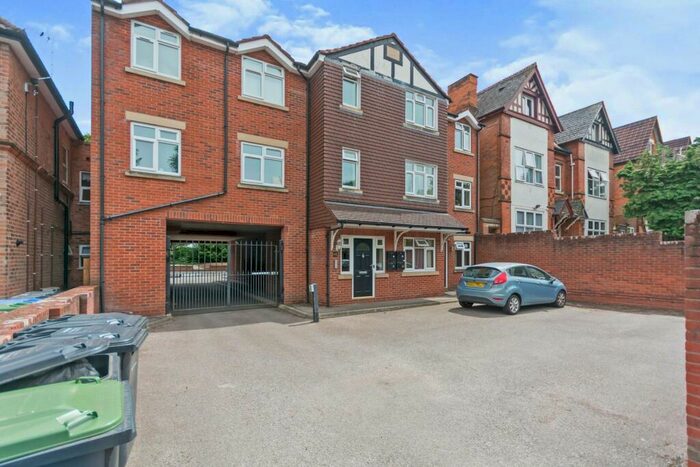 3 Bedroom Flat To Rent In Mayfield Court, Mayfield Road, B13