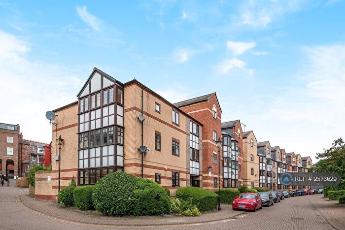 2 Bedroom Flat To Rent In Holybrook, Reading, RG1