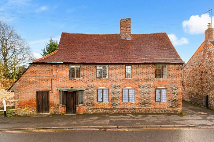 4 Bedroom Detached House To Rent In Oxford Street, Hungerford, RG17
