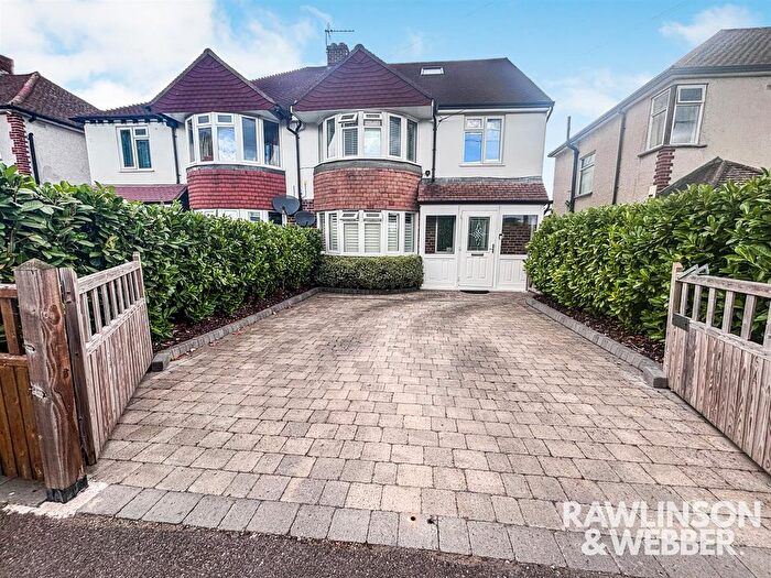 1 Bedroom Flat For Sale In Island Farm Road, West Molesey, KT8
