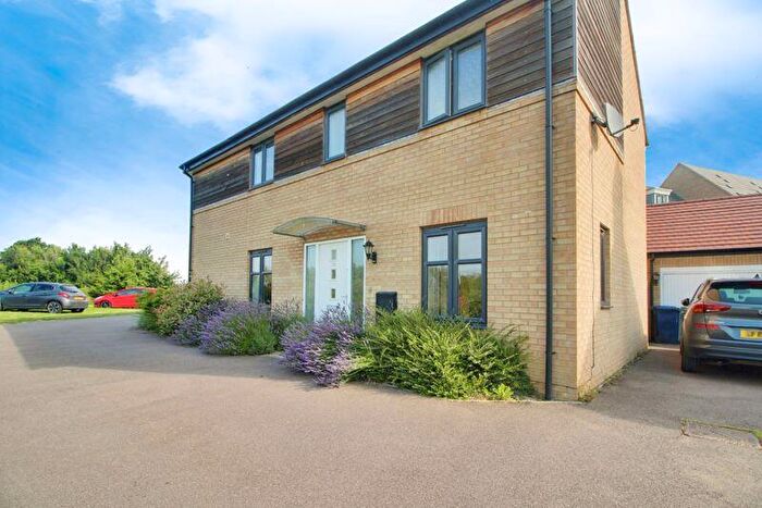 3 Bedroom Semi-Detached House For Sale In Goldcrest Road, St. Ives, PE27