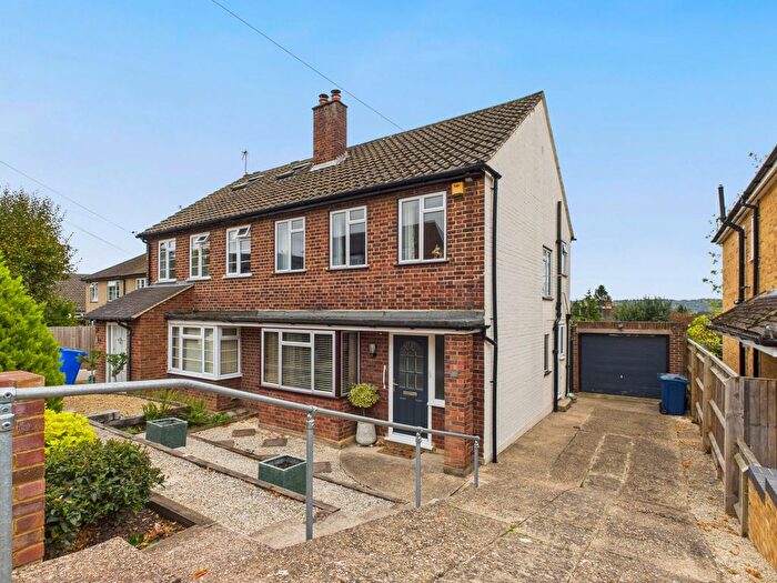 3 Bedroom Semi Detached House For Sale In Barnhill Gardens, Marlow, Buckinghamshire, SL7