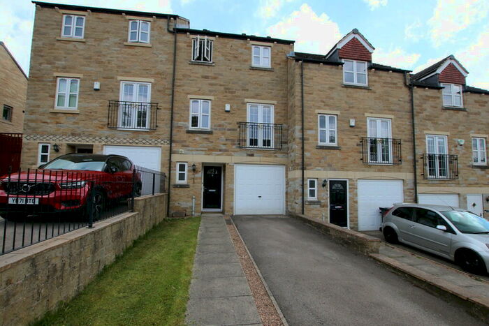 4 Bedroom Town House To Rent In Brook Meadows, Denby Dale, HD8