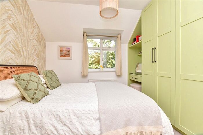 2 Bedroom Flat For Sale In Rose Hill, Sutton, Surrey, SM1