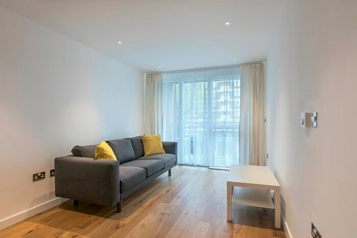 1 Bedroom Flat To Rent In Goldhawk Road, Shepherds Bush, W12