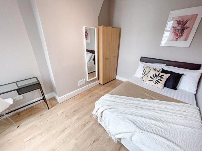3 Bedroom Terraced House To Rent In Halsbury Road, L6