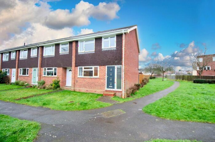 3 Bedroom Semi-Detached House To Rent In Dolphin Close, Bishopstoke, Eastleigh, SO50