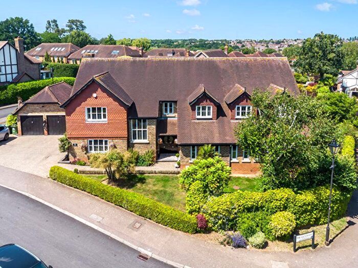 6 Bedroom Detached House For Sale In The Gateways, Goffs Oak, EN7