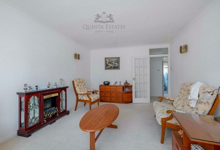 2 Bedroom Apartment To Rent In Barton Meadows, Ilford, IG6