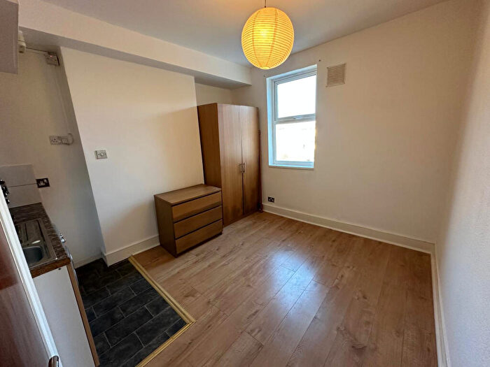 Studio To Rent In Studio Flat, Dunlace Road, Hackney, E5