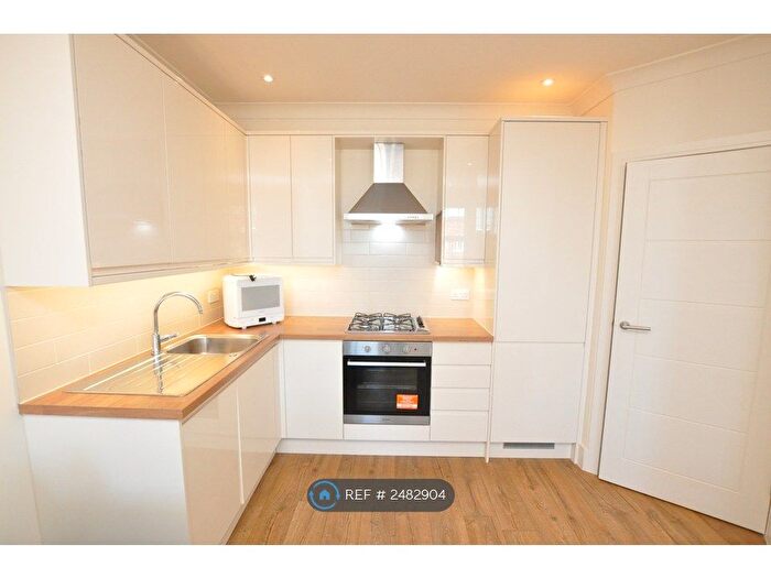 1 Bedroom Flat To Rent In High Road, London, N2