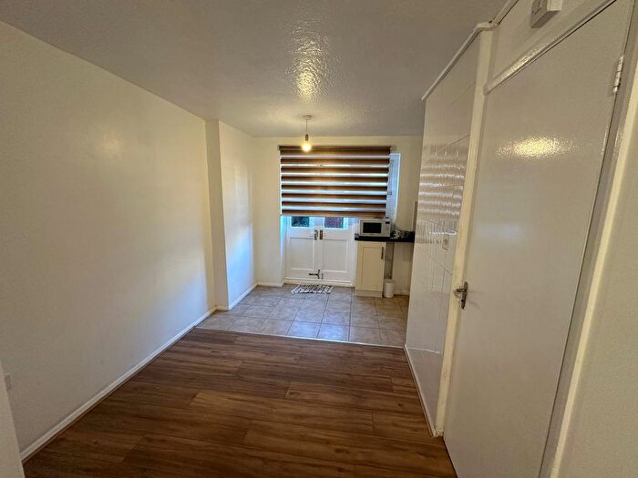 1 Bedroom Flat To Rent In Edmeston Close, London, E9