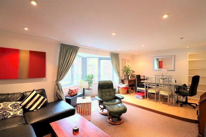 2 Bedroom Flat To Rent In St James, Mansions Mount Stuart Square, Cardiff., CF10